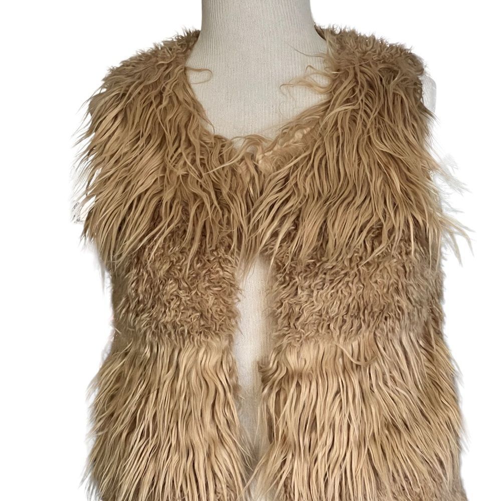 #Loveuog hairy Sherpa like vest. Size Small